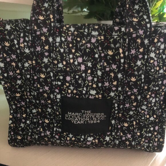 ***SOLD***NWOT Marc Jacobs Ditsy Floral Canvas Tote Bag Black Multi Small - Picture 4 of 16